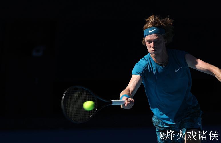 澳网第3日梅德韦德夫逆转晋级 卢布列夫遭一轮游 澳网第3日梅德韦德夫逆转晋级 卢布列夫遭一轮游